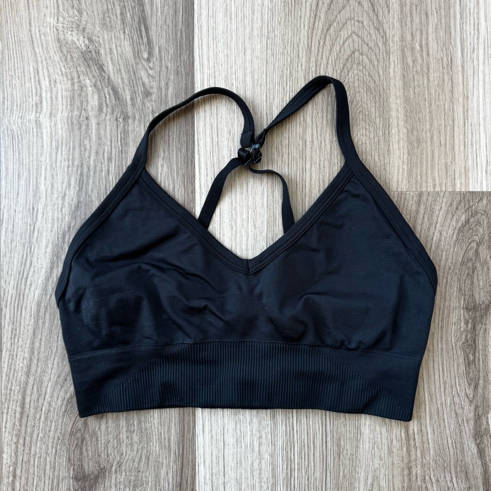 Lululemon Size 4 Black Seamless Sports Bra Adjustable Straps